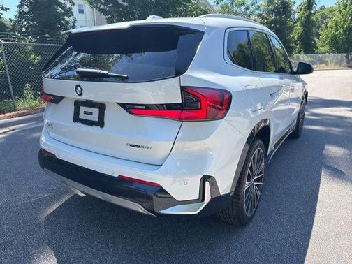 Mineral White Metallic 2023 BMW X1 xDrive28i