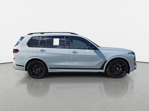 2023 BMW X7 M60i