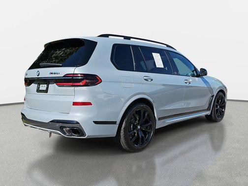2023 BMW X7 M60i