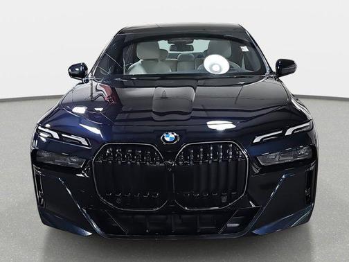 2025 BMW 740 i