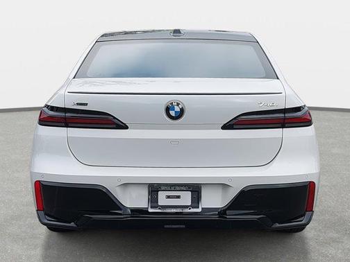2024 BMW 740 i xDrive