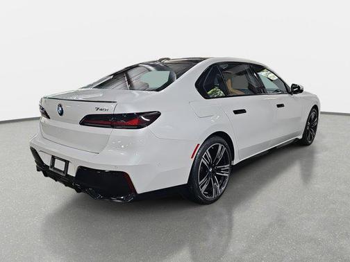 2024 BMW 740 i
