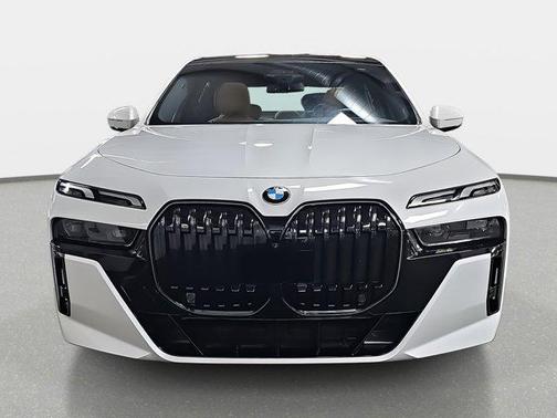 2024 BMW 740 i