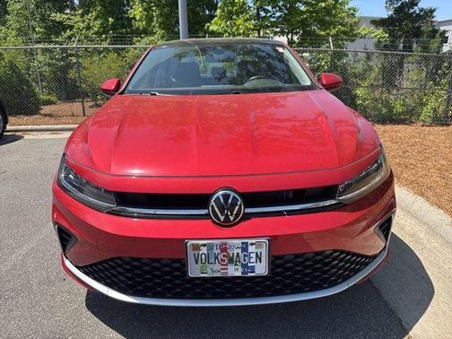 Kings Red Metallic 2025 Volkswagen Jetta 1.5T SE