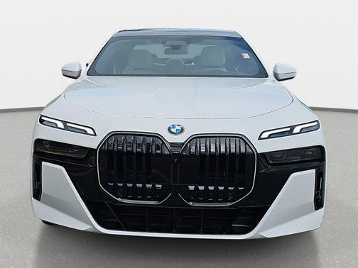 2025 BMW 740 i