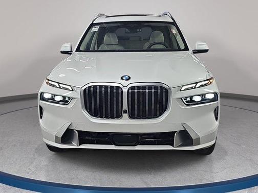 Mineral White Metallic 2027 BMW X7 xDrive40i
