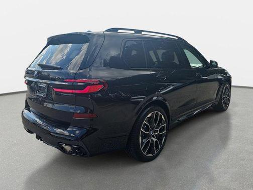Black Sapphire Metallic 2026 BMW X7 xDrive40i