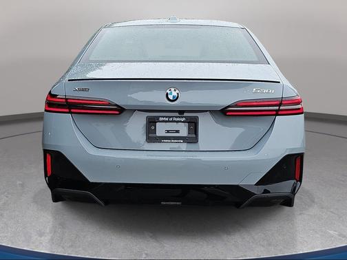 Brooklyn Grey Metallic 2027 BMW 530 i xDrive