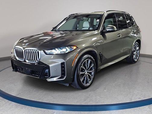 Manhattan Green Metallic 2026 BMW X5 PHEV xDrive50e