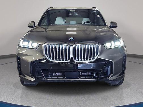 Manhattan Green Metallic 2026 BMW X5 PHEV xDrive50e