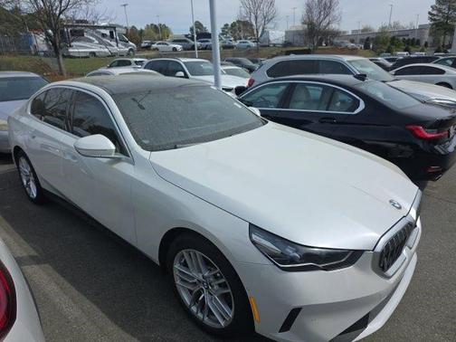 Mineral White Metallic 2025 BMW 530 530i