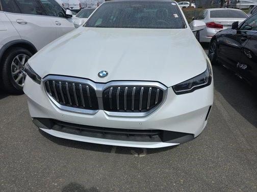 Mineral White Metallic 2025 BMW 530 530i