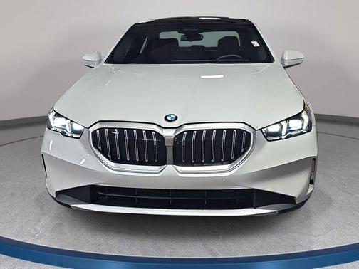 Mineral White Metallic 2025 BMW 530 530i