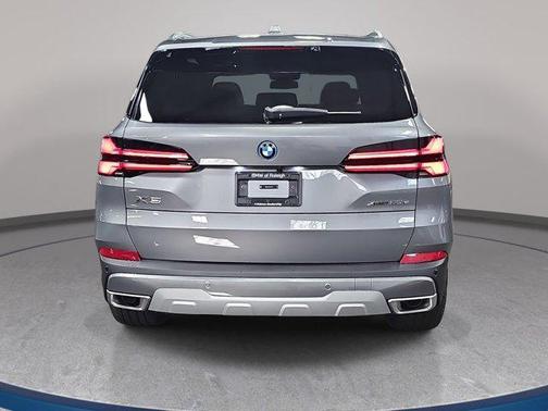 Skyscraper Grey Metallic 2026 BMW X5 PHEV xDrive50e