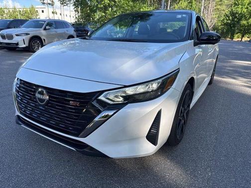 Aspen White Tricoat/Super Black 2024 Nissan Sentra SR
