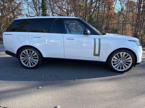 2025 Land Rover Range Rover P530 SE