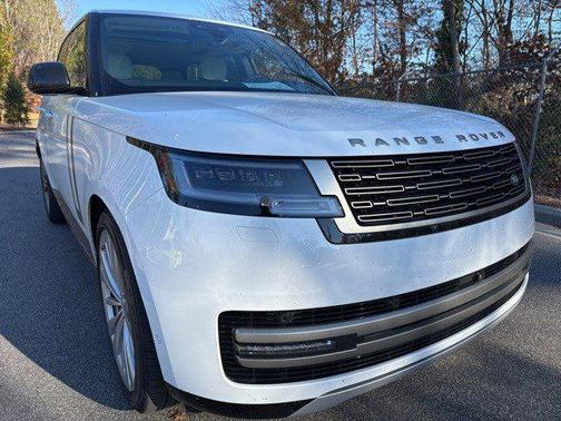 2025 Land Rover Range Rover P530 SE