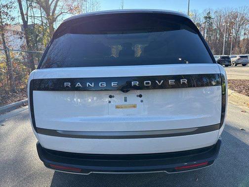 2025 Land Rover Range Rover P530 SE