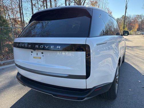 2025 Land Rover Range Rover P530 SE