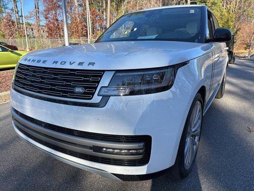2025 Land Rover Range Rover P530 SE