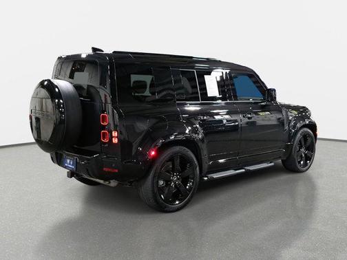 2025 Land Rover Defender 110 P400 X-Dynamic SE