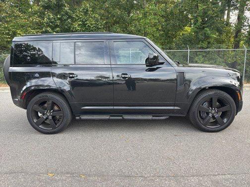 2025 Land Rover Defender 110 P400 X-Dynamic SE