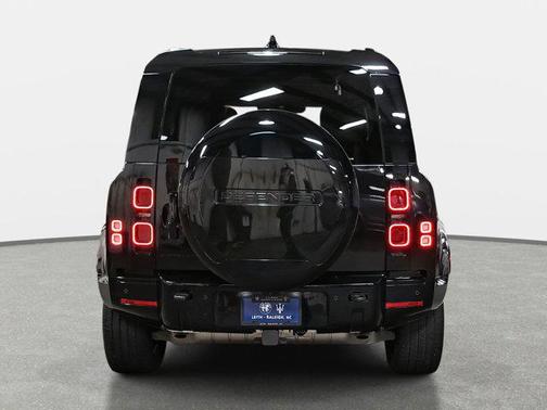 2025 Land Rover Defender 110 P400 X-Dynamic SE