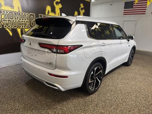 2024 Mitsubishi Outlander PHEV SEL