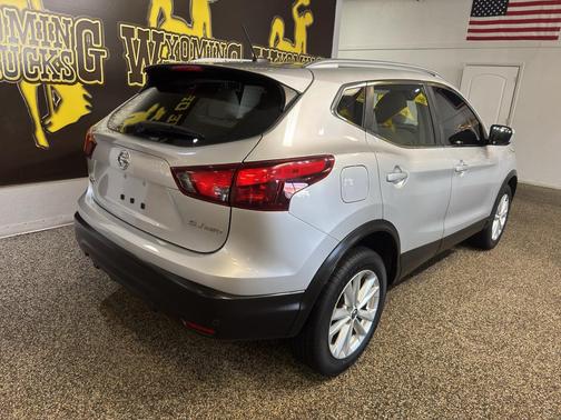 Brilliant Silver Metallic 2019 Nissan Rogue Sport SV