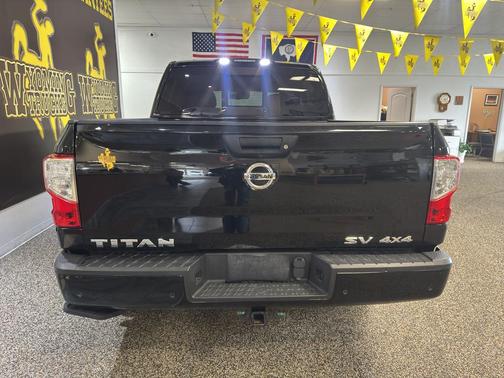 2021 Nissan Titan SV