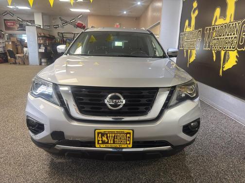 2020 Nissan Pathfinder SL