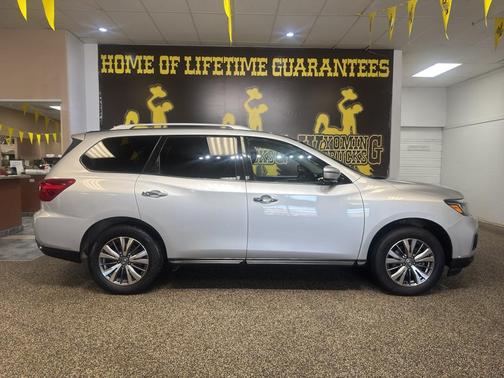 2020 Nissan Pathfinder SL