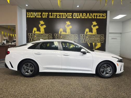 Glacial White Pearl 2022 Kia K5 LXS