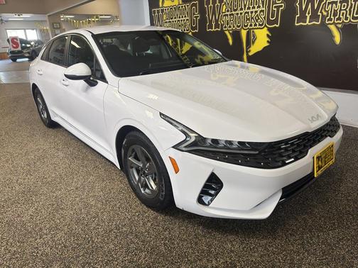 Glacial White Pearl 2022 Kia K5 LXS
