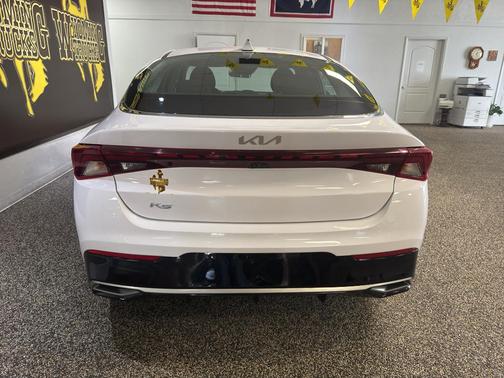 Glacial White Pearl 2022 Kia K5 LXS