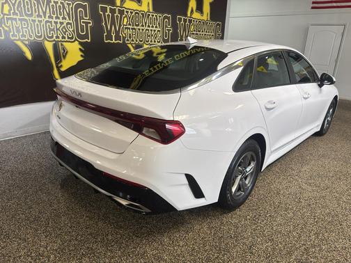 Glacial White Pearl 2022 Kia K5 LXS