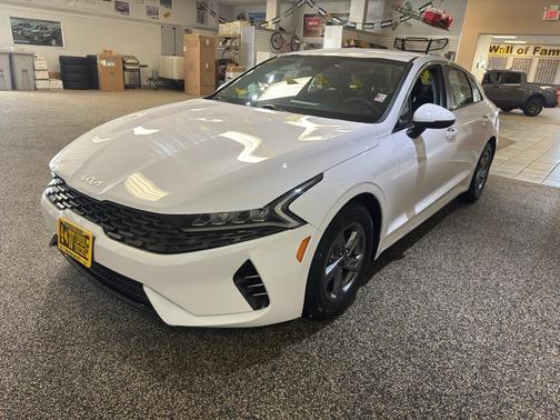 Glacial White Pearl 2022 Kia K5 LXS