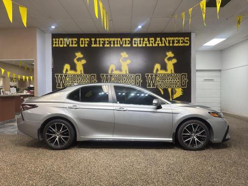 2023 Toyota Camry SE