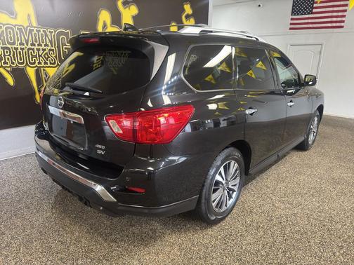 Magnetic Black Pearl 2019 Nissan Pathfinder SV