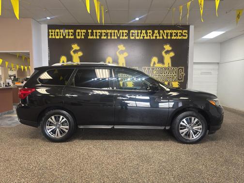 Magnetic Black Pearl 2019 Nissan Pathfinder SV