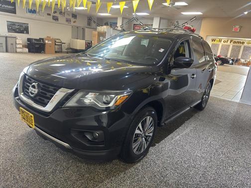 Magnetic Black Pearl 2019 Nissan Pathfinder SV