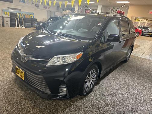 2020 Toyota Sienna XLE