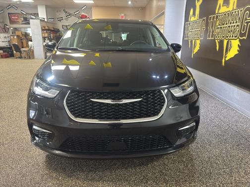 2024 Chrysler Pacifica Touring-L