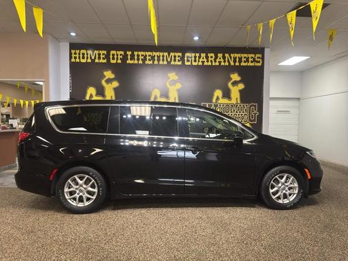 2024 Chrysler Pacifica Touring-L