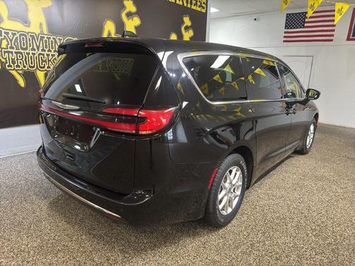 2024 Chrysler Pacifica Touring-L