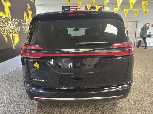 2024 Chrysler Pacifica Touring-L