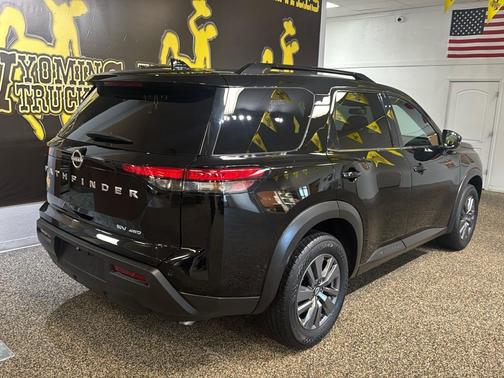 2024 Nissan Pathfinder SV