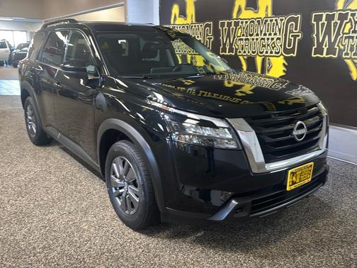 2024 Nissan Pathfinder SV