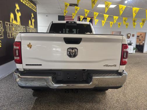 Bright White Clearcoat 2022 RAM 2500 Big Horn