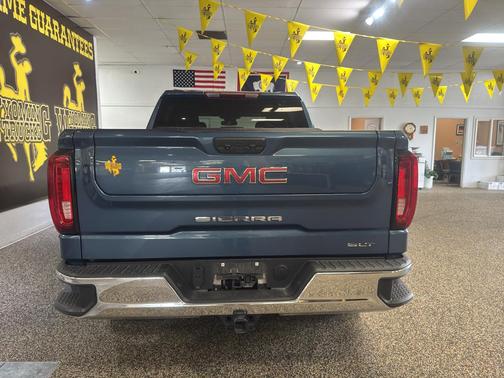 2024 GMC Sierra 1500 SLT